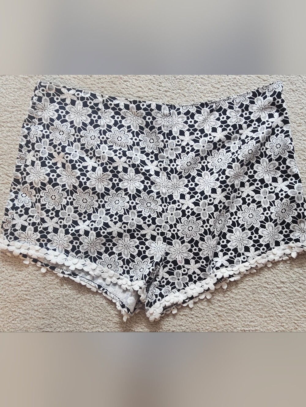 Umgee Black Shorts with White Floral Lace Overlay Size Large